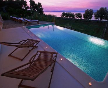 Luxury villa by the sea - admire the colours of magical sunsets